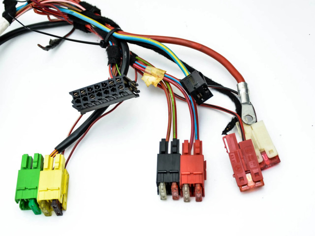 Pojistková skříňka A0205451932, 05045130 Mercede-Benz S W220 2002