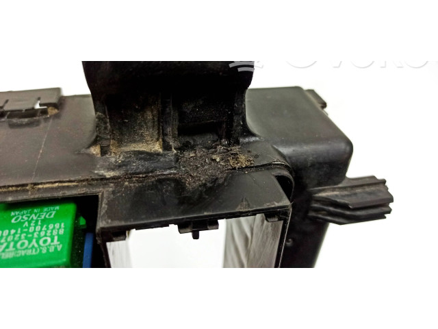 Блок предохранителей  8826332070, 1567001400   Toyota Prius (XW20)    