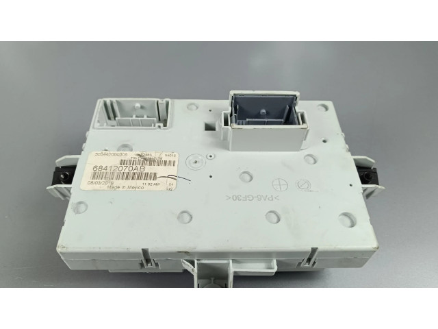   Pojistková skříňka 68412070AB   Jeep Cherokee 2019