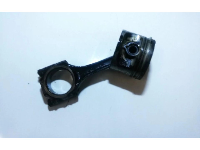  Поршень с шатуном    Volkswagen PASSAT B2  