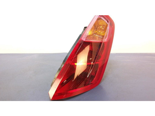 Задний фонарь в кузове