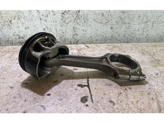 Поршень с шатуном Maserati Ghibli