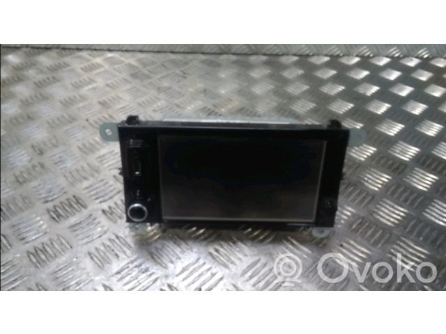 Радио/ проигрыватель CD/DVD / навигация