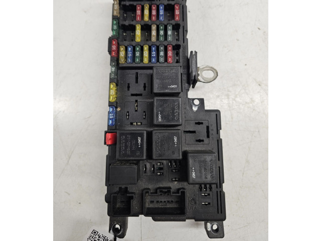 Блок предохранителей 30728008, 518829106 Volvo XC90