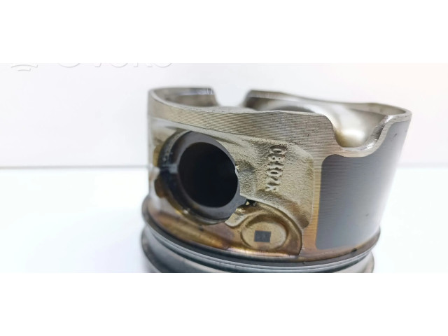 Píst 0840ZR BMW 5 F10 F11 pro naftový motor 2.0 N47D20C