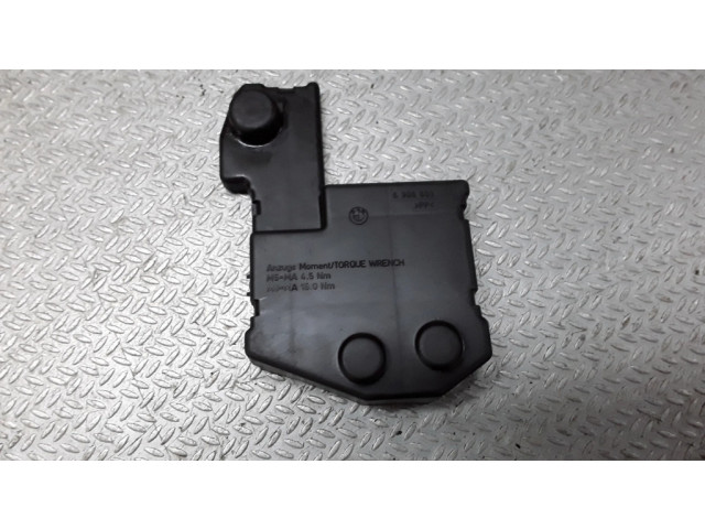 Другая деталь отсека двигателя