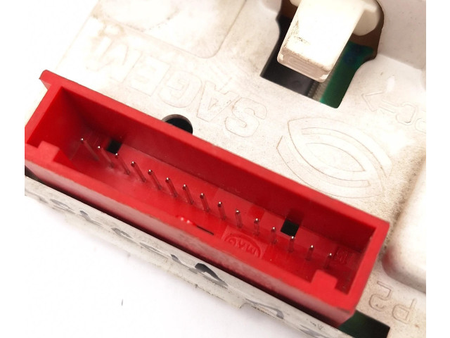 Дисплей    P8200028364A, 216562178A   Renault Clio II