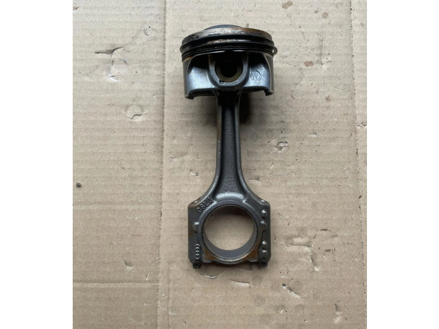 Поршень с шатуном 06LJ Audi Q2 -