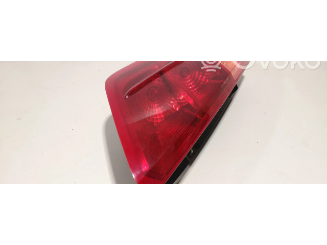 Задний фонарь правый 27460102, 51701589    Fiat Grande Punto   