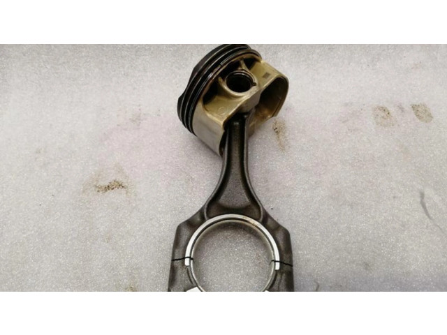 Píst 11247843237, 11257556955 BMW M5 pro benzínový motor 4.4