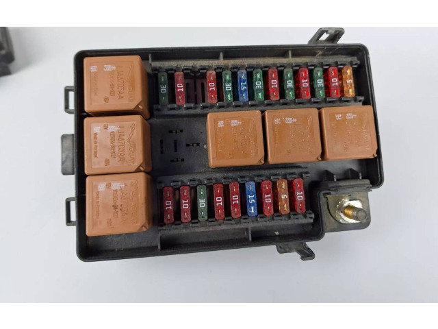 Блок предохранителей 518238100 Jaguar XJ X308