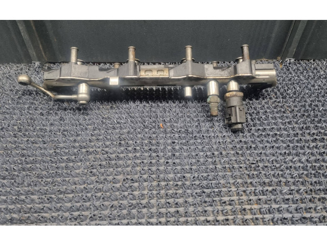 Топливная рампа 06D133317F Audi A3 S3 8P