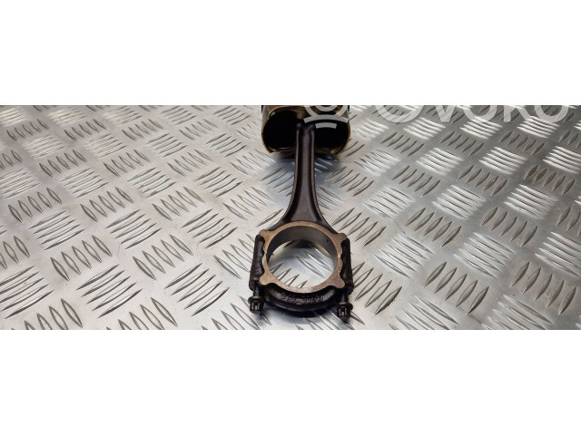 Píst    Mercedes-Benz A W169     