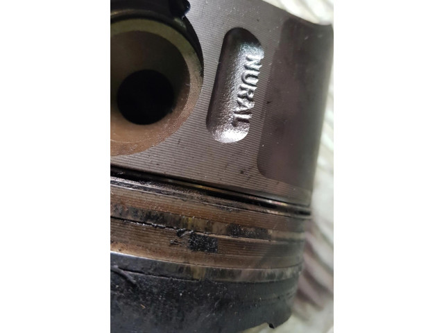 Píst Mercedes-Benz C W203