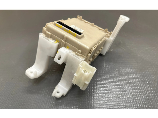 Pojistková skříňka 8273005680, 291711K14 Toyota Avensis T270 2013