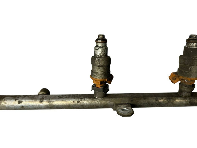 Топливная рампа Jeep Cherokee XJ для двигателя AMC 242 High Output