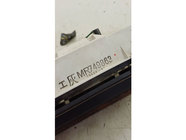 Дисплей MR749863 Mitsubishi Pajero