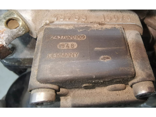 Топливная рампа 0438121070, 026133353D Audi 80 90 B3