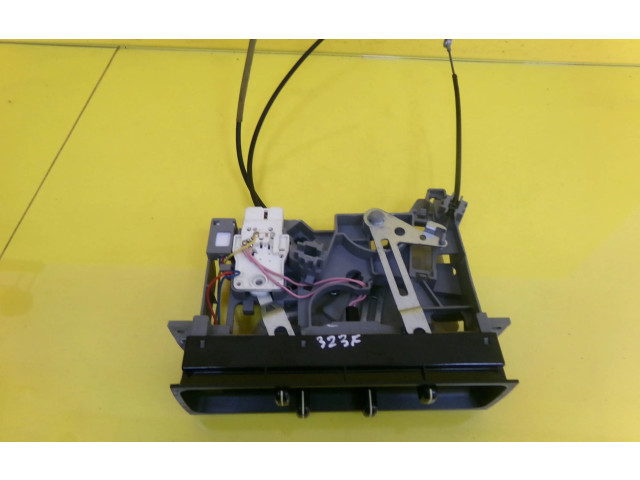 Блок управления климат-контролем    Mazda 323 F