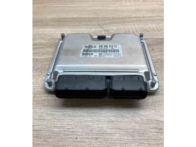 Блок управления двигателем Блок управления 038906019KC, 0281011204   Volkswagen PASSAT B7