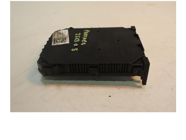 Моторчик заднего дворника 9845141280    Peugeot Partner III