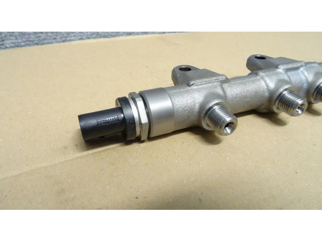 Vstřikovač 8514148 BMW 5 F10 F11 pro naftový motor 2.0