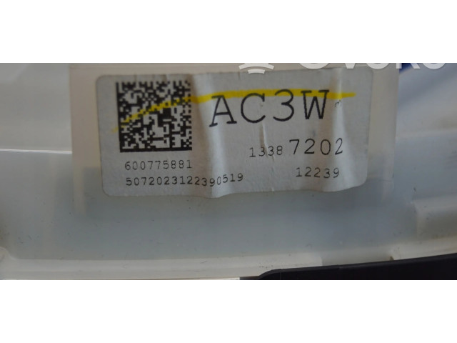 Панель приборов 13387202 Vauxhall Astra J