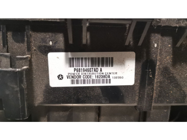 Блок предохранителей  P68194607AD   Jeep Grand Cherokee    