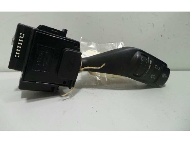 Ручка стеклоочистителей 17D940   Ford Focus