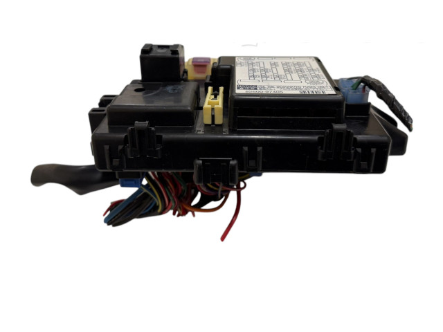 Ящик предохранителей (комплект) 8260097405 Daihatsu YRV