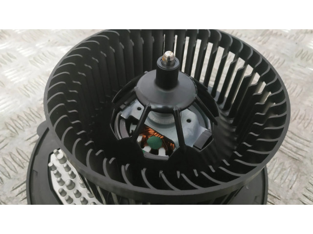 Вентилятор печки 5WB819015A Audi Q3 F3