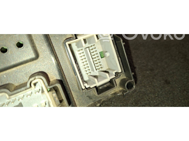 Блок предохранителей 30728542, 05W365 Volvo S60