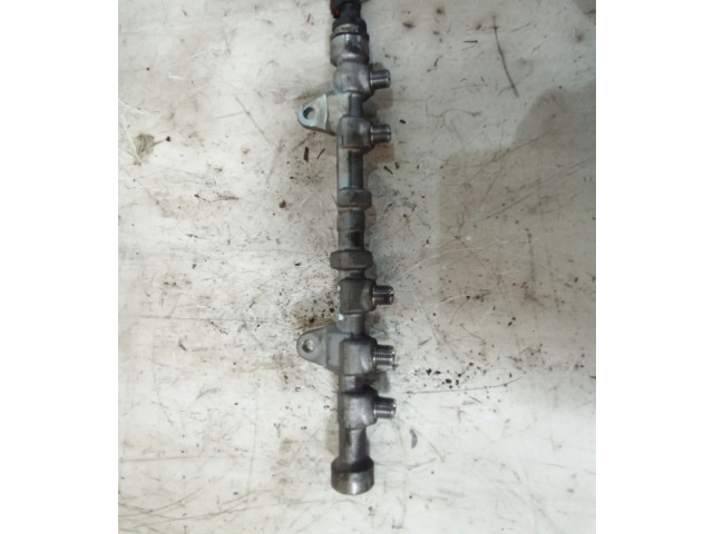 Топливная рампа 55573331 Vauxhall Astra J