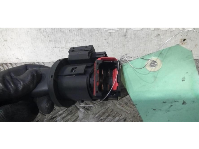 Ручка стеклоочистителей MR570116 Mitsubishi Montero