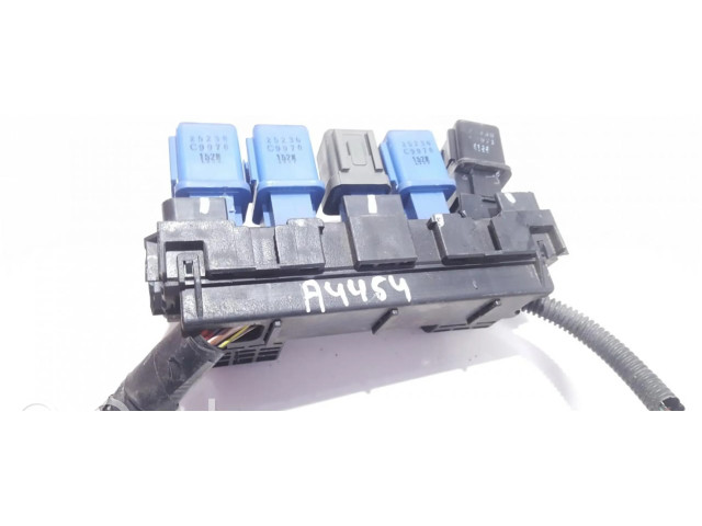 Pojistková skříňka Nissan Primera 1991