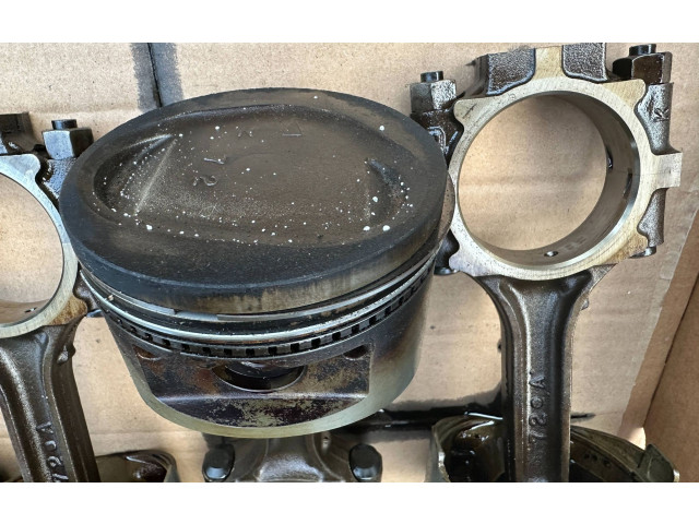 Píst MD152563, MD119671   Mitsubishi Pajero     