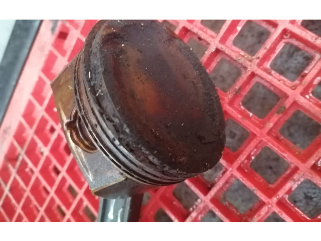 Píst A2710300220, A2710300620 Mercedes-Benz C W203 271.940