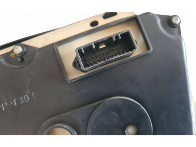 Панель приборов    Dacia Logan I       