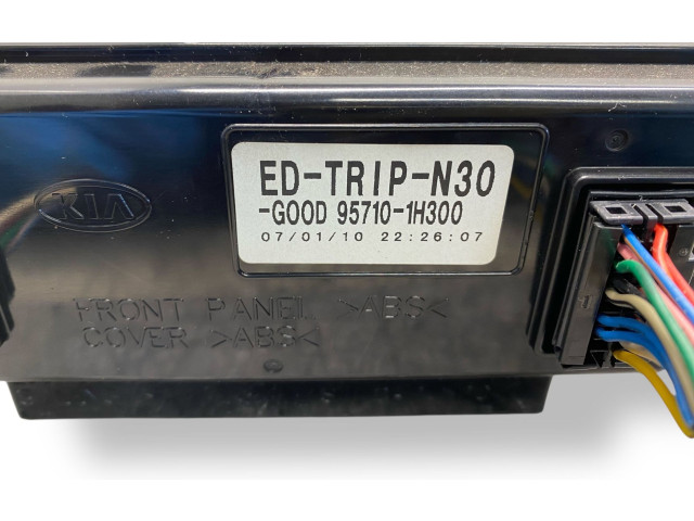 Дисплей    957101H300   KIA Ceed