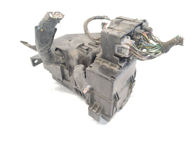 Блок предохранителей MR587816, G8C218MA Mitsubishi Grandis