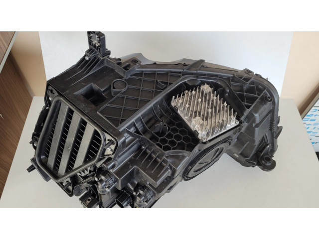 Передняя фара