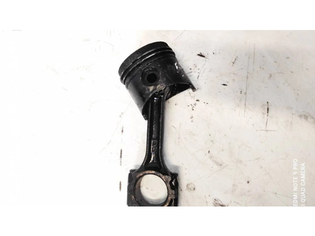 Поршень с шатуном Mitsubishi Space Wagon для дизельного двигателя 2.0