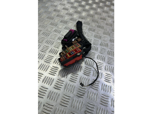   Pojistková skříňka 4E0906230   Audi Q7 4L 2014