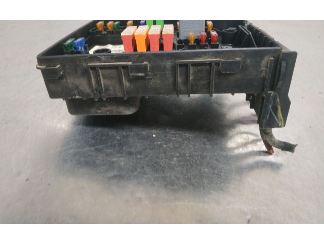 Блок предохранителей 1K1522002   Volkswagen Jetta V    