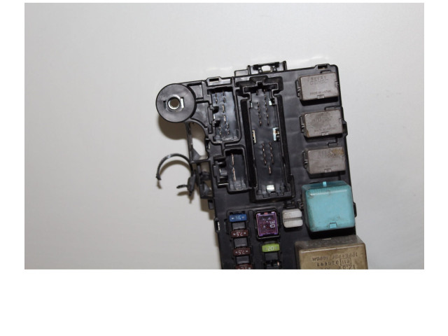 Блок предохранителей    Daihatsu Materia    