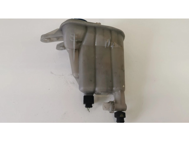 Расширительный бачок охлаждающей жидкости