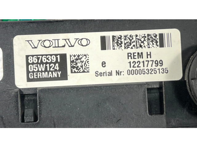 Блок предохранителей 8676391, 12217799   Volvo XC90    