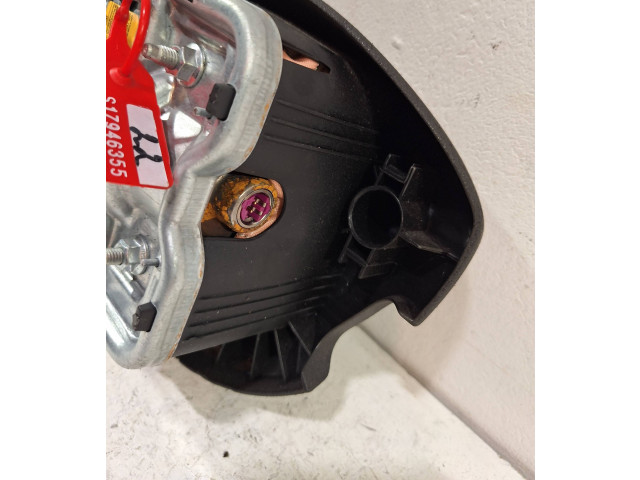 Подушка безопасности водителя 8200677496   Renault Clio III