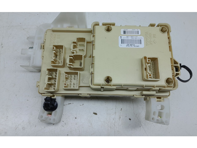 Блок предохранителей 892210F010   Toyota Corolla Verso E121    