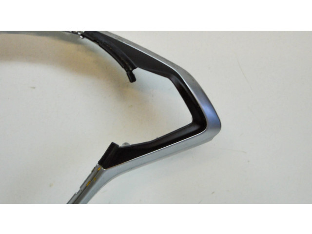 Отделка вокруг крышки топливного бака